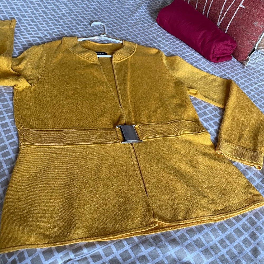 Mustard yellow JONES New York Cardigan with buckle closure.